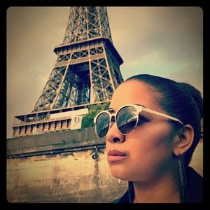 Meet your Posher, Eliza